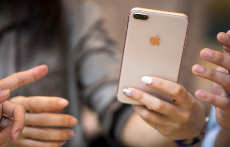 Новый iPhone 8 на час погрузили под воду: видео