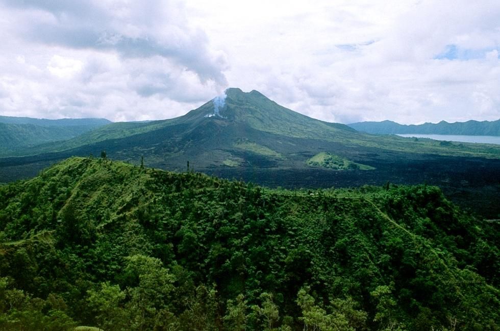 В Індонезії евакуюють цілі міста через вулкан В Індонезії евакуюють цілі міста через вулкан