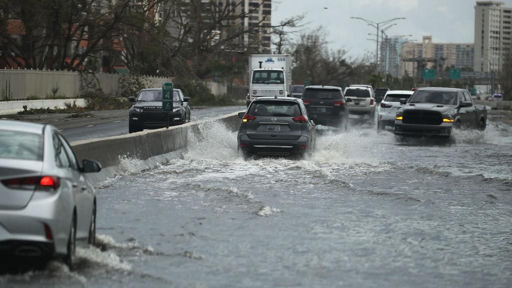 Через ураган "Марія" у США оголосили штормове попередження Через ураган "Марія" у США оголосили штормове попередження