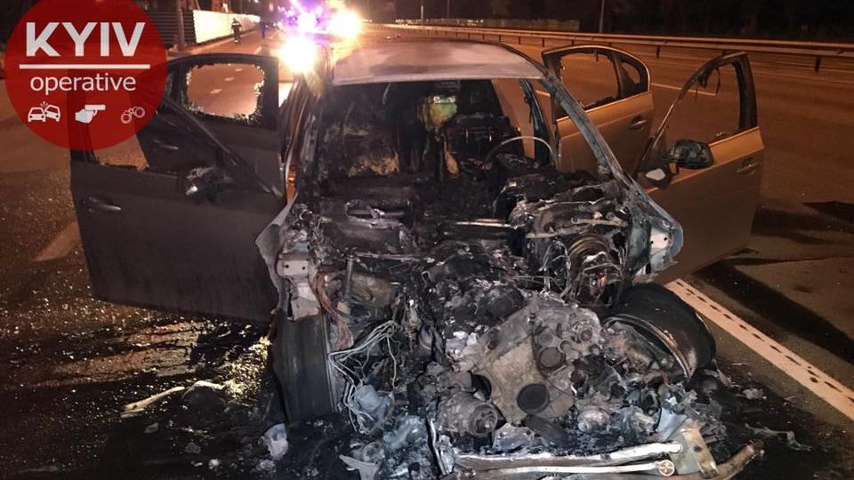 Водитель BMW скрылся с места смертельной аварии: его машина сгорела на месте