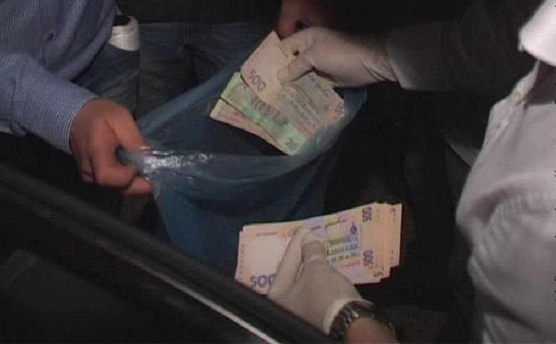 На хабарі погорів чиновник з Дніпра: опублікували фото На хабарі погорів чиновник з Дніпра: опублікували фото