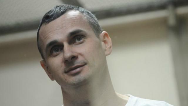Порошенко выделил стипендию заключенному в России Олегу Сенцову