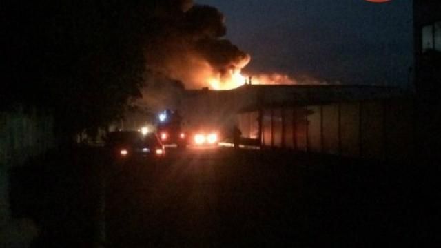 Горить Біофарма в Білій Церкві: про шкідливі речовини від пожежі Горить Біофарма в Білій Церкві: про шкідливі речовини від пожежі