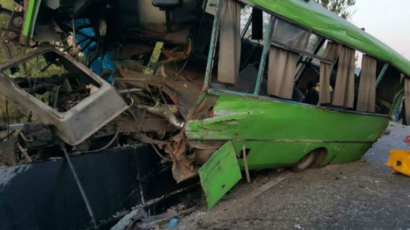 Жахлива ДТП на Харківщині: десятки постраждалих, опубліковані моторошні фото Жахлива ДТП на Харківщині: десятки постраждалих, опубліковані моторошні фото