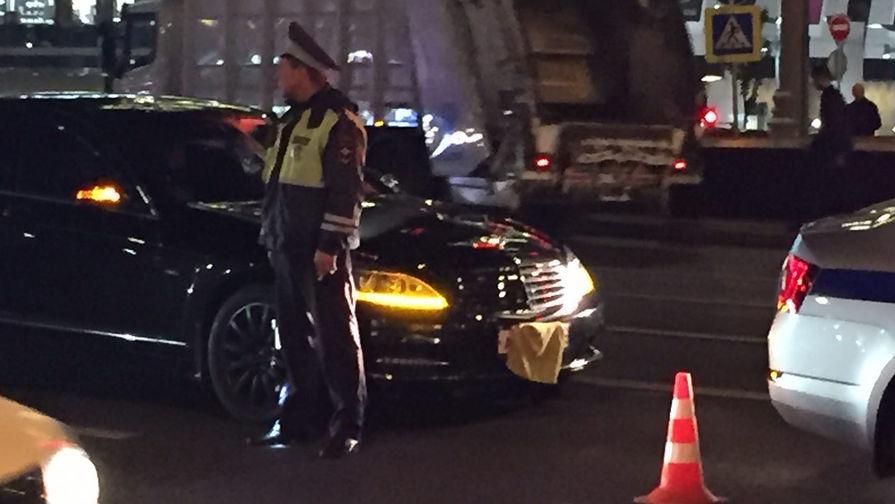 В центре Москвы правительственное авто насмерть сбило автоинспектора: фото 18+ В центре Москвы правительственное авто насмерть сбило автоинспектора: фото 18+