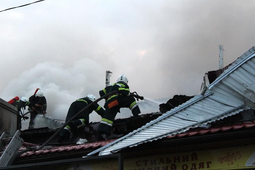 У Полтаві горів центральний ринок: фото та відео