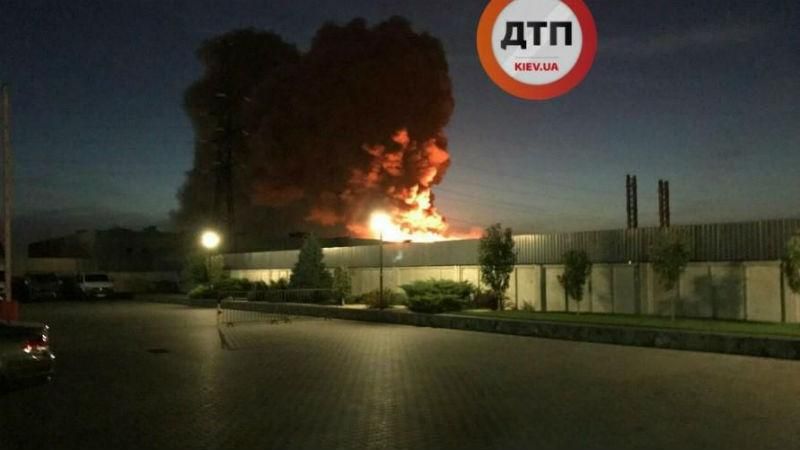 Мощный пожар на заводе "Биофарма": огонь удалось локализовать Мощный пожар на заводе "Биофарма": огонь удалось локализовать