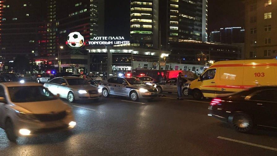 В Москве машина с правительственными номерами насмерть сбила полицейского: появилось видео В Москве машина с правительственными номерами насмерть сбила полицейского: появилось видео