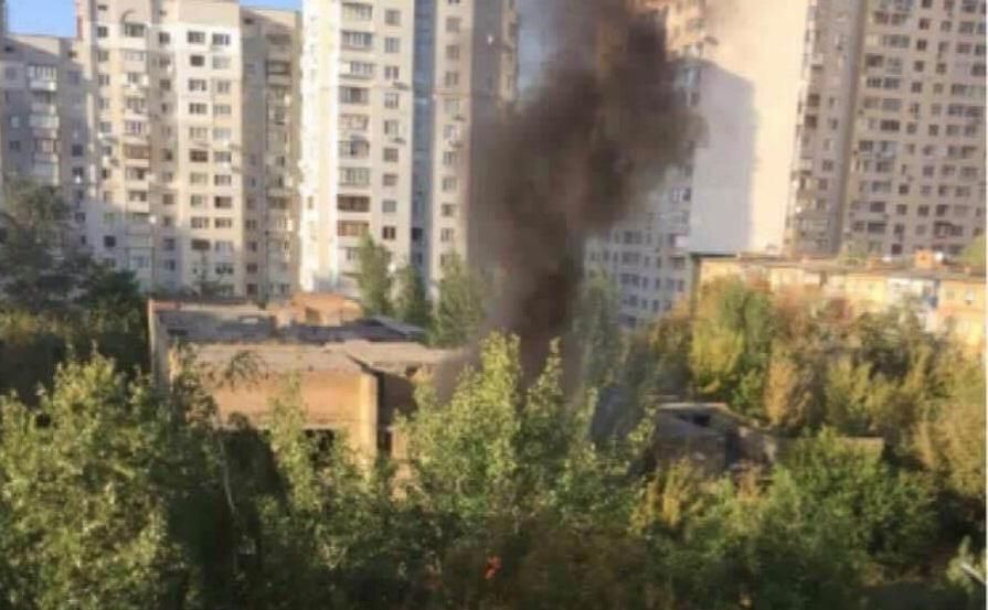 У Києві горить дитячий садок: опублікували фото У Києві горить дитячий садок: опублікували фото