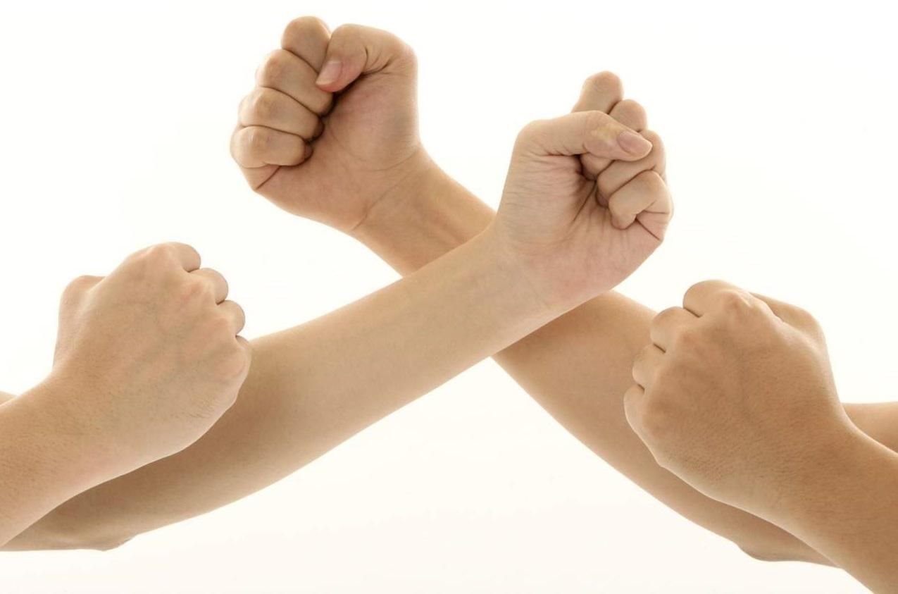 У Росії на турнірі з боротьби спалахнула сутичка: відео У Росії на турнірі з боротьби спалахнула сутичка: відео