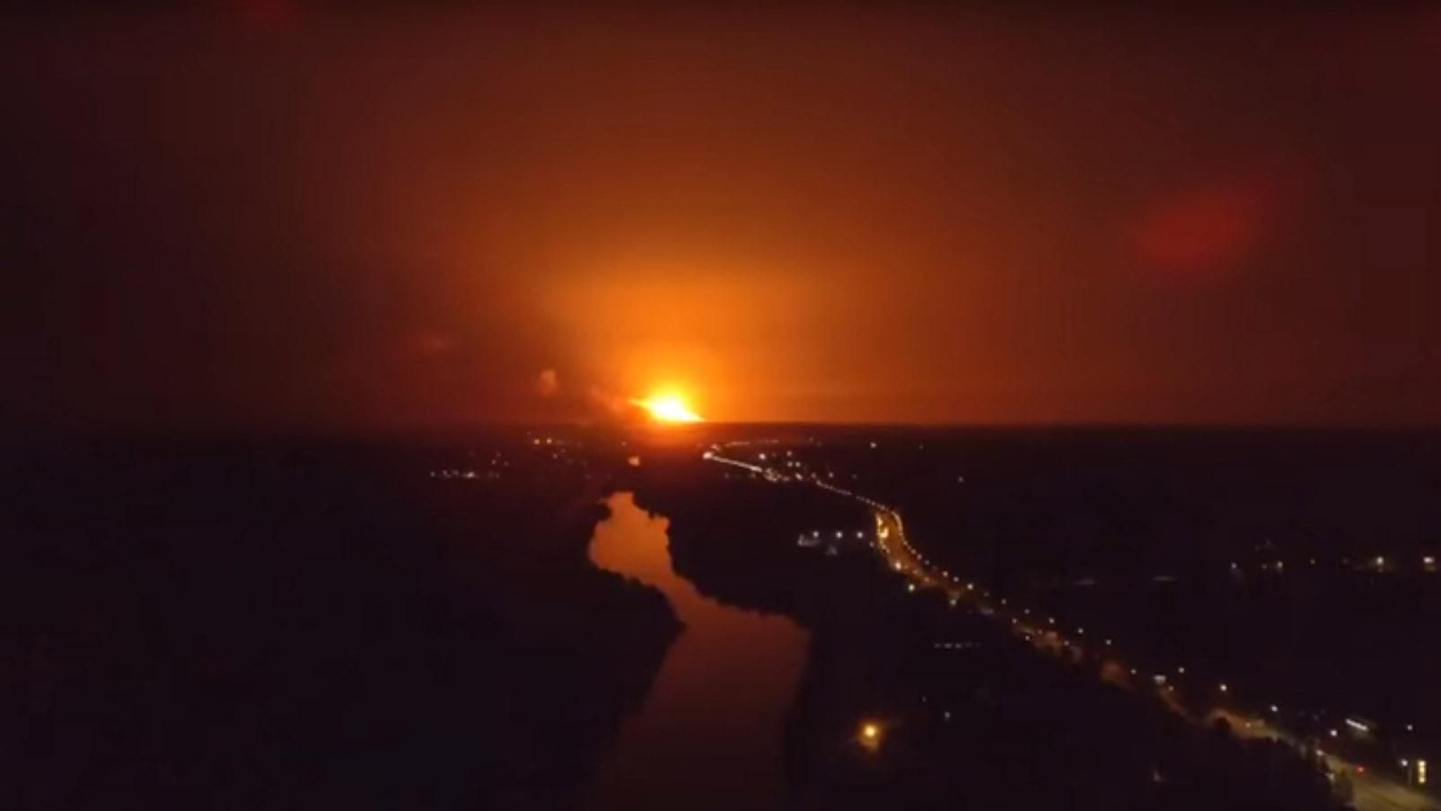 К тушению пожара в Калиновке привлекли пожарные танки и поезда, – Генштаб К тушению пожара в Калиновке привлекли пожарные танки и поезда, – Генштаб