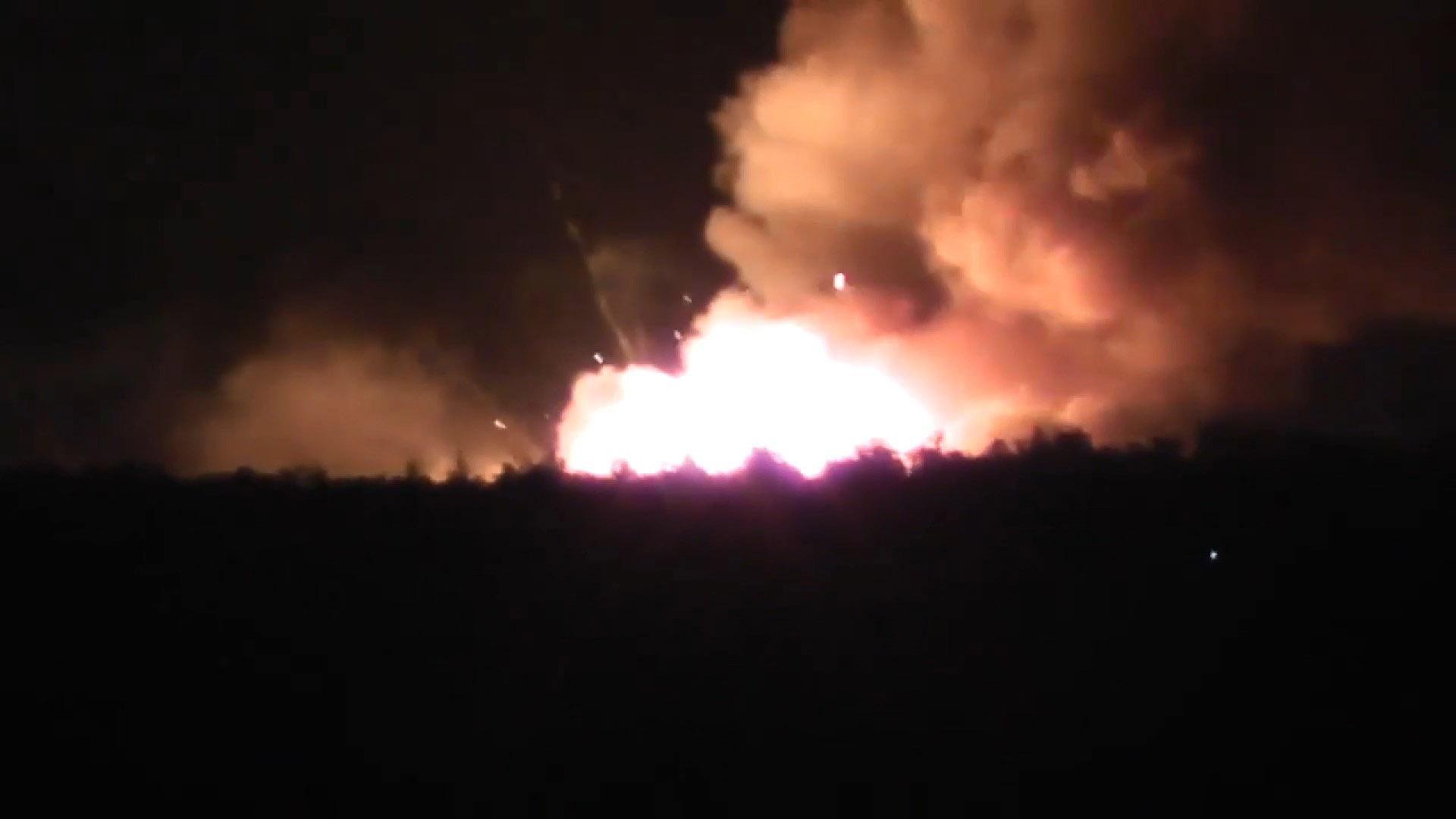 Вибухи на військових складах у Калинівці: головні події минулої ночі на Вінниччині Вибухи на військових складах у Калинівці: головні події минулої ночі на Вінниччині