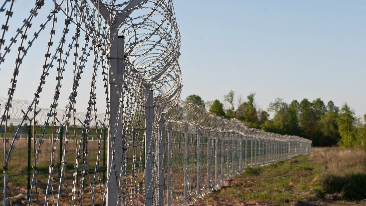 В Крыму пограничники запланировали построить 50 километров забора В Крыму пограничники запланировали построить 50 километров забора