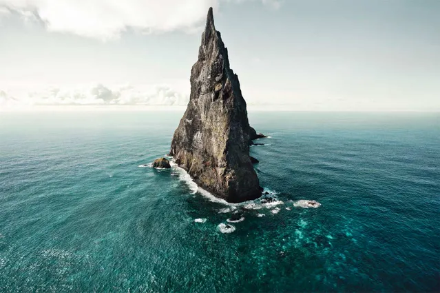 Острів Болс-Пірамід в Тасманському морі 