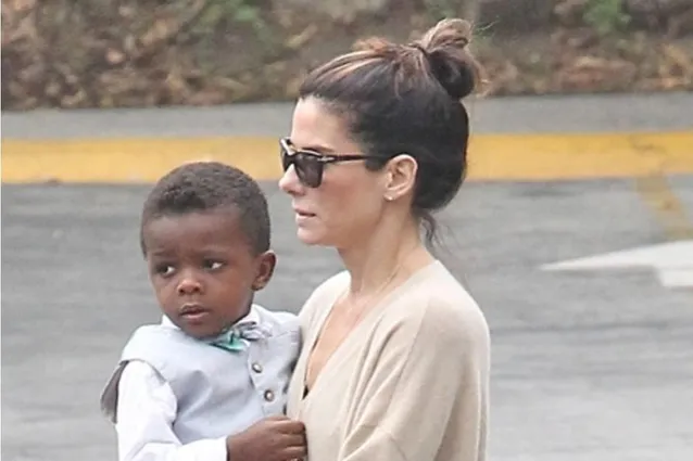 Сандра Буллок з дитиною Сандра Буллок з дитиною