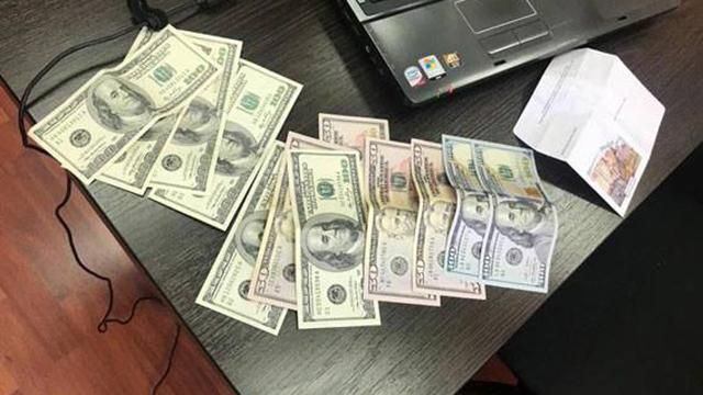 Херсонского чиновника задержали на взятке сотрудникам полиции Херсонского чиновника задержали на взятке сотрудникам полиции