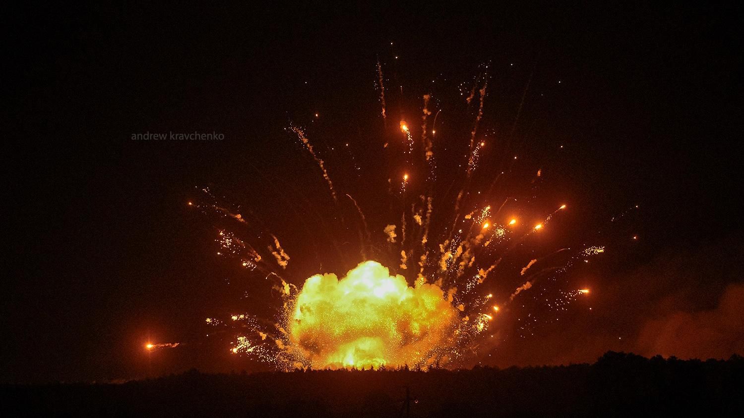 Рятувальники розповіли про кількість постраждалих через вибухи на військових складах у Калинівці Рятувальники розповіли про кількість постраждалих через вибухи на військових складах у Калинівці