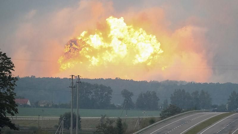 Рятувальники повідомили, коли закінчиться ліквідація пожежі в Калинівці