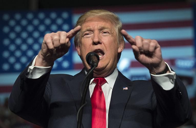 Трамп сконфузився під час зустрічі з прем'єром Іспанії Трамп сконфузився під час зустрічі з прем'єром Іспанії