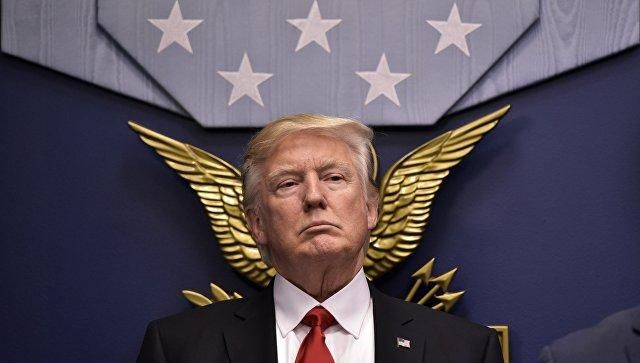 Трамп оконфузился во время встречи с премьером Испании Трамп оконфузился во время встречи с премьером Испании