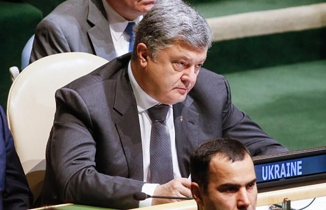 Порошенко резко ответил на критику России закона об образовании Порошенко резко ответил на критику России закона об образовании