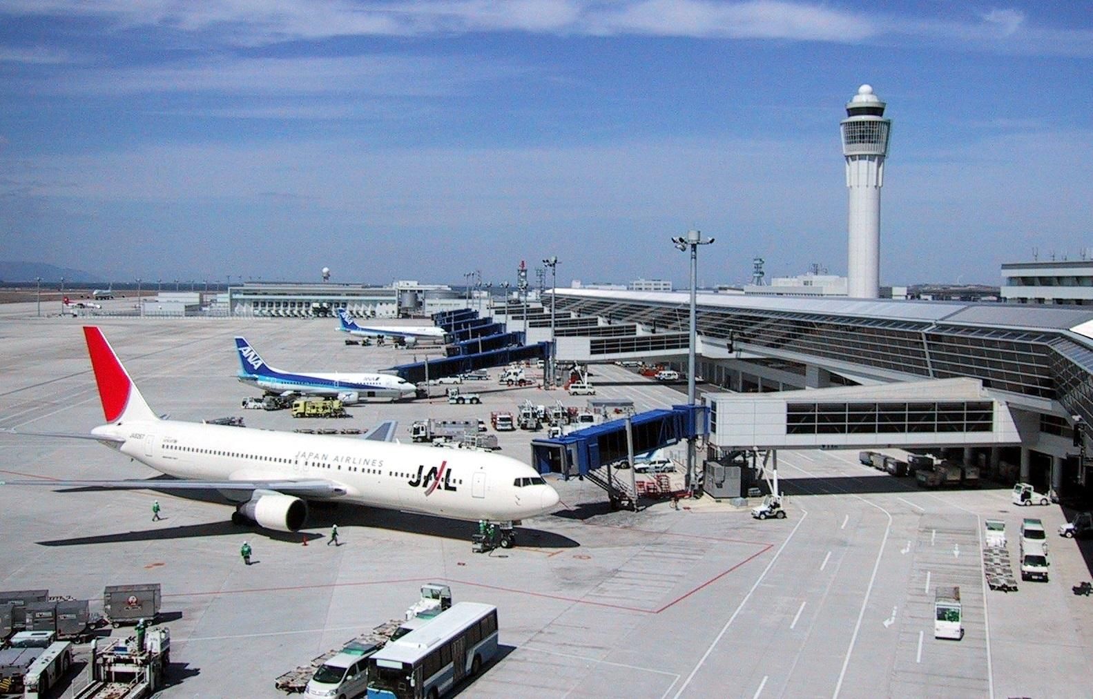 Через збій масово затримували літаки Через збій масово затримували літаки