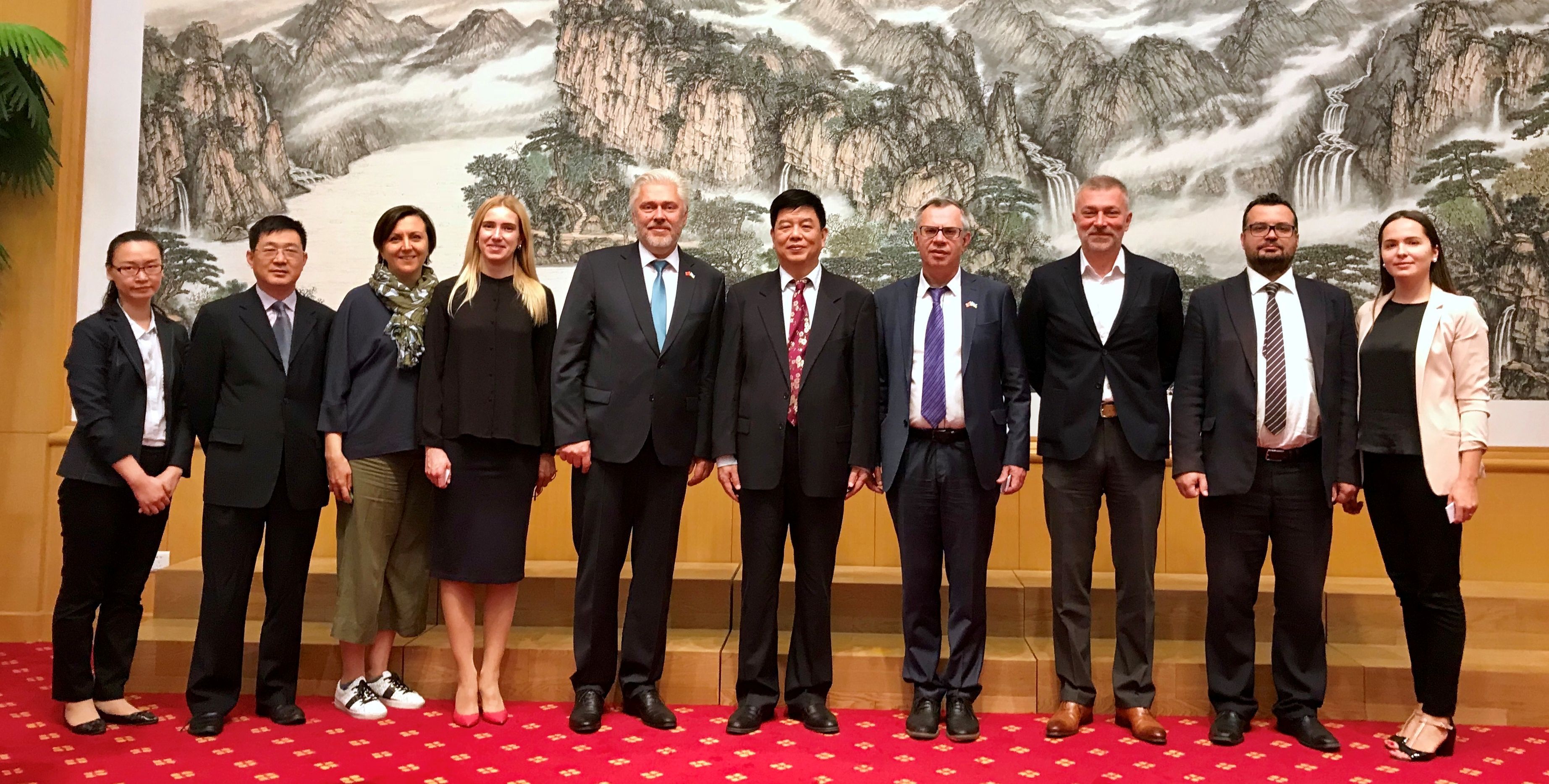 Украинские каналы могут появиться в кабельных сетях Китая Украинские каналы могут появиться в кабельных сетях Китая