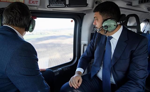 Гройсман на вертольоті оглянув Калинівку після вибухів та показав фото Гройсман на вертольоті оглянув Калинівку після вибухів та показав фото