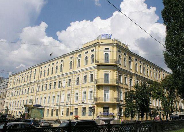 Студентов крупнейшего педагогического университета Украины отправили на молебен вместо пар Студентов крупнейшего педагогического университета Украины отправили на молебен вместо пар