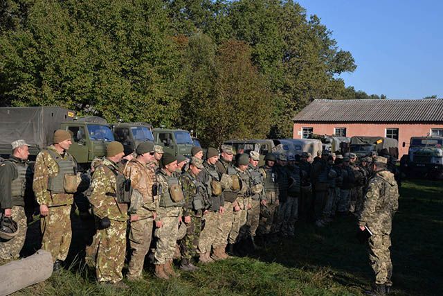 Вибухи в Калинівці: десятки саперів ЗСУ розміновують територію