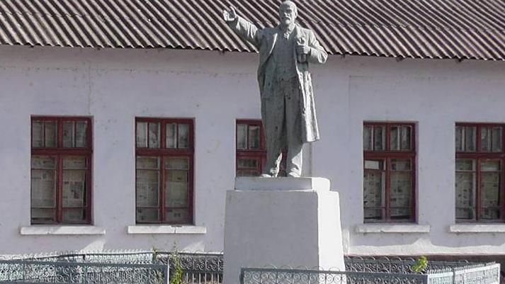 Как во времена СССР: в Одесской области за бюджетные средства восстановили памятники Ленину и Калинину