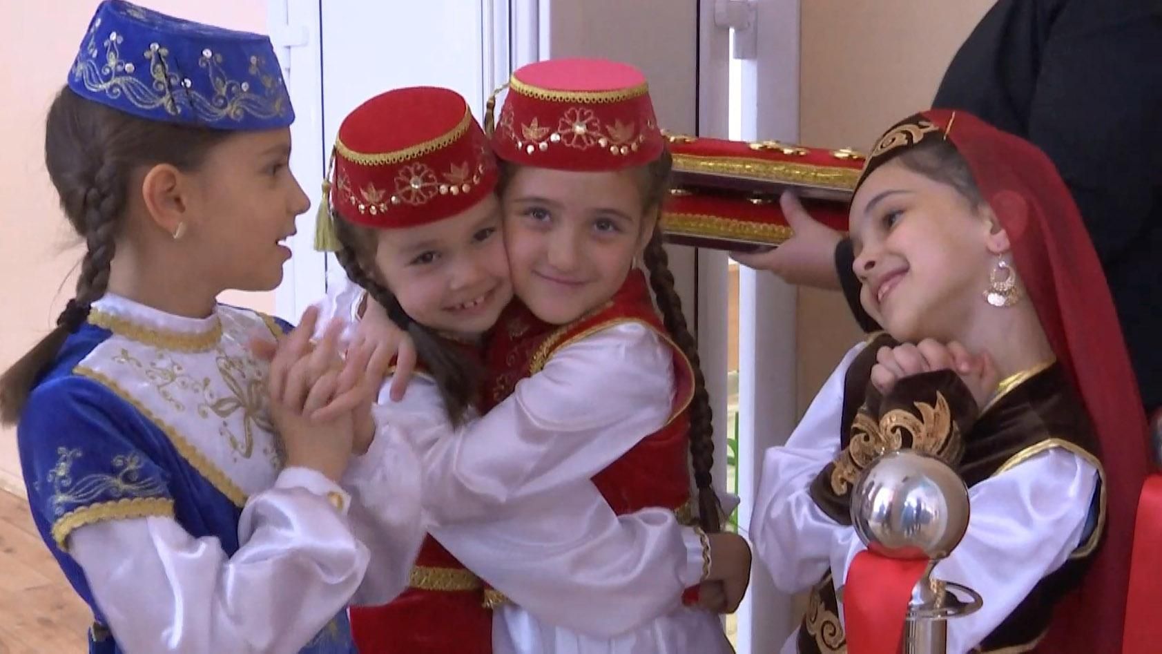 Джемилев, Чубаров и Джамала торжественно открыли образовательный центр для переселенцев из Крыма