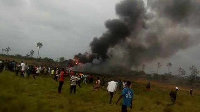 З'явились фото з місця авіакатастрофи військового Ан-12 у Конго