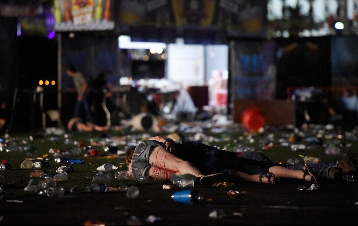 Стрельба в Лас Вегасе: погибли более 20 человек и сотни раненых