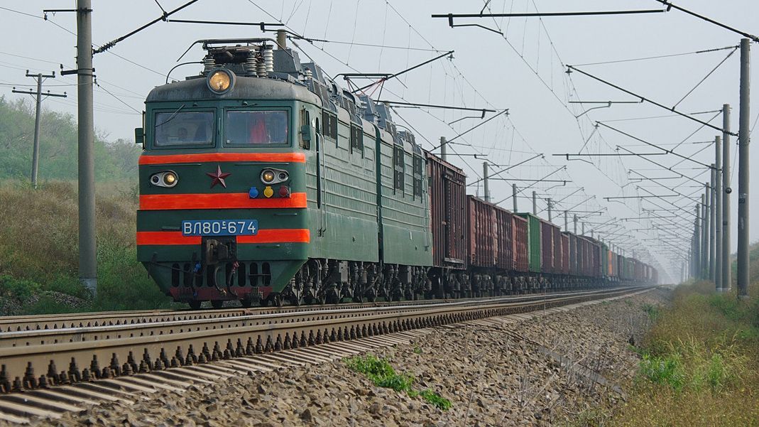 Вантажний потяг збив чоловіка під Харковом Вантажний потяг збив чоловіка під Харковом