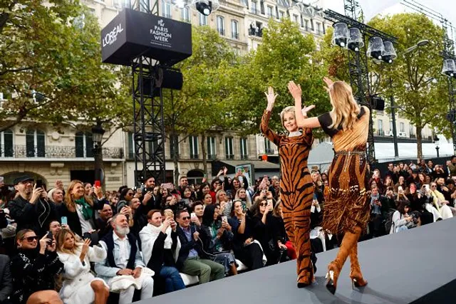 Джейн Фонда на шоу L'Oreal Paris в рамках Тижня моди в Парижі 
