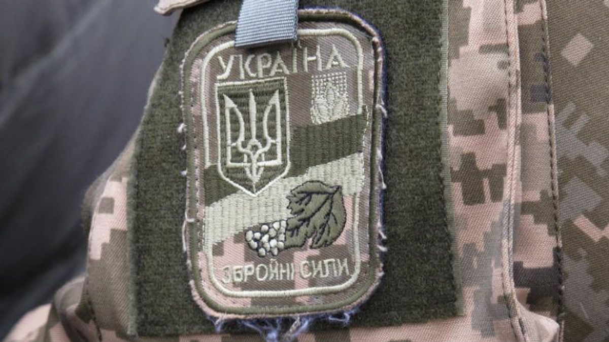 Тревожный знак: на Донбассе заметили боевика в форме ВСУ Тревожный знак: на Донбассе заметили боевика в форме ВСУ