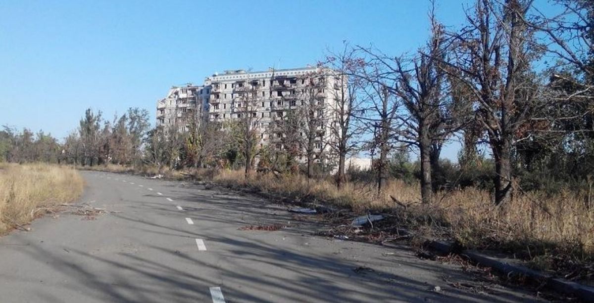 Окупований Донецьк продовжує "розквітати": з'явились фото з районів біля аеропорту