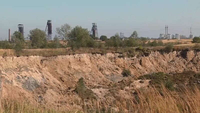 Не землетрус: стало відомо, хто винен у виникненні 300-метрового провалля біля Дрогобича
Не землетрус: стало відомо, хто винен у виникненні 300-метрового провалля біля Дрогобича