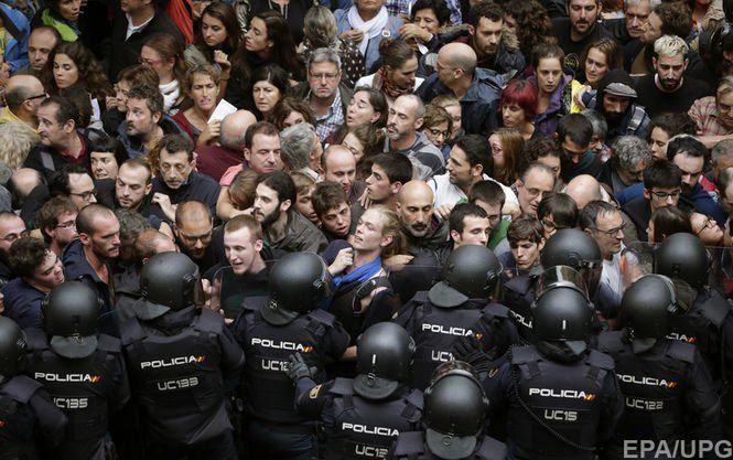 Крым и Каталония: в Bloomberg отметили серьезную ошибку Украины Крым и Каталония: в Bloomberg отметили серьезную ошибку Украины