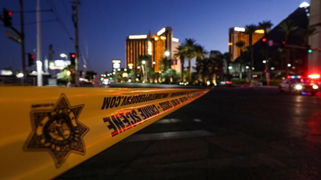Стрельба в Лас-Вегасе: у убийцы в номере обнаружили немалый арсенал оружия