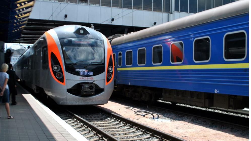 "Укрзалізниця" запускає новий потяг між Сходом і Заходом України 