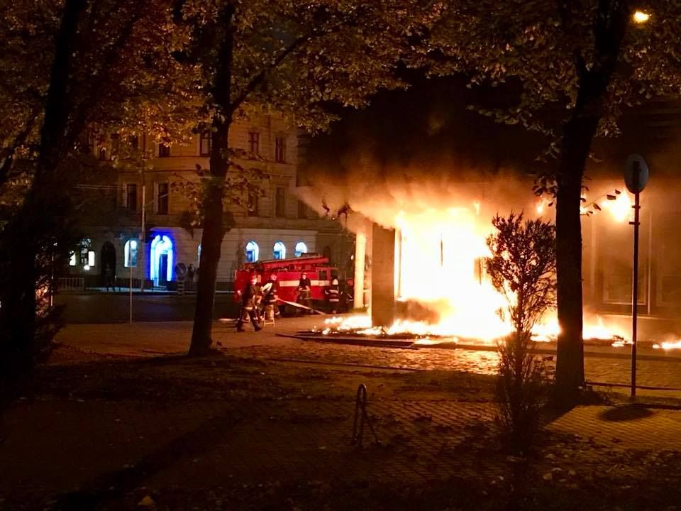 Почему загорелось отделение "Сбербанка" во Львове