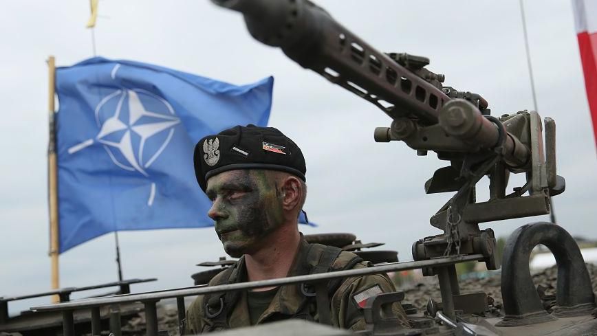 Российские хакеры взломали телефоны военных НАТО Российские хакеры взломали телефоны военных НАТО