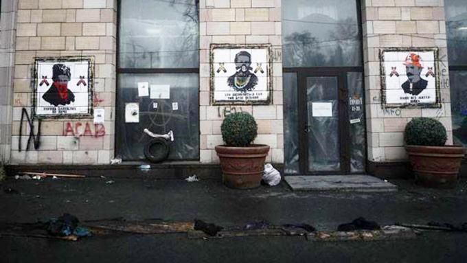На місці легендарних "ікон Революції" з'явилися графіті з Рабіновичем