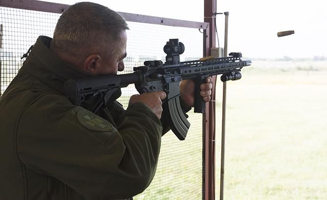 Українські силовики випробують нові штурмові гвинтівки: "Укроборонпром" показав фото Українські силовики випробують нові штурмові гвинтівки: "Укроборонпром" показав фото