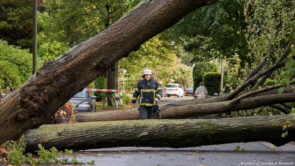 Смертельний ураган "Ксав’єр" у Німеччині: є перші жертви Смертельний ураган "Ксав’єр" у Німеччині: є перші жертви