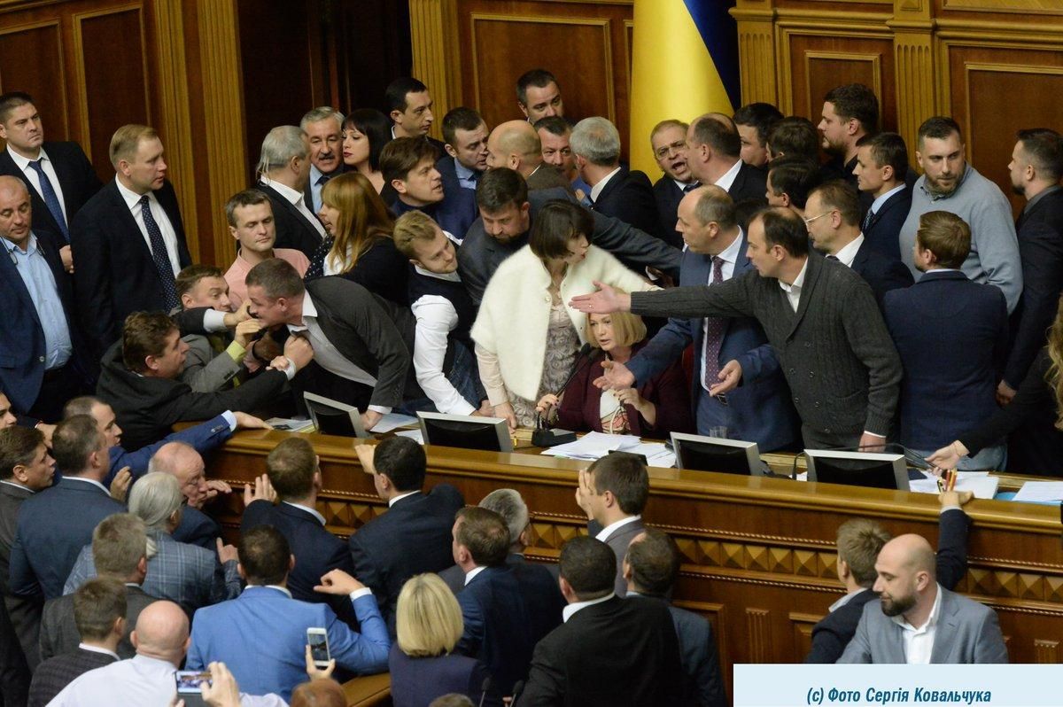 Рада продолжит сегодня рассматривать проекты законов о реинтеграции Донбасса