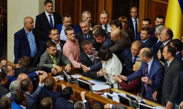 Рада продовжила на рік закон про особливий порядок місцевого самоврядування на Донбасі