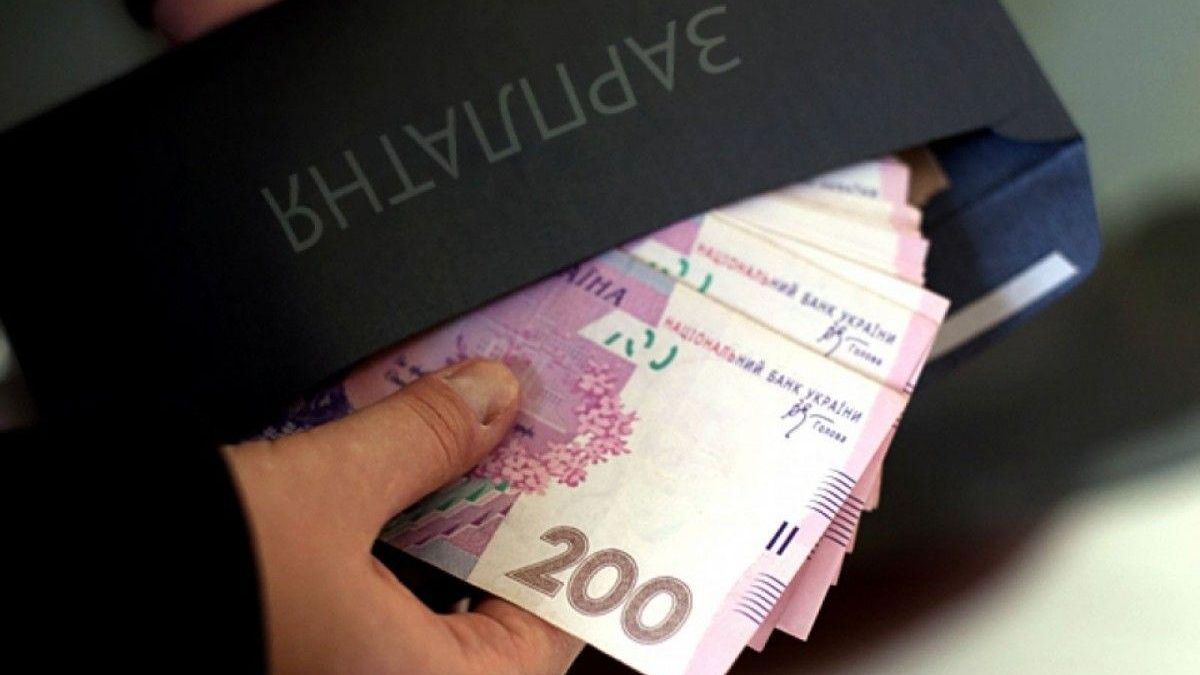 Чому українці не хочуть працювати на "білу" зарплату: думка експерта Чому українці не хочуть працювати на "білу" зарплату: думка експерта